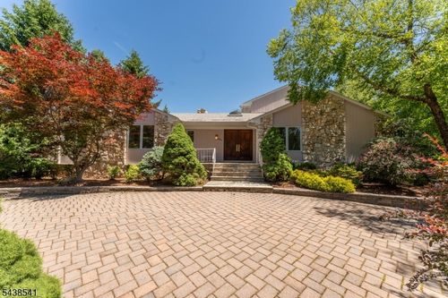 486 Summit Rd, Mountainside, NJ, 07092-1524 | Card Image