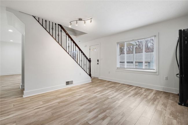 1028 Moon Run Rd, House other with 3 bedrooms, 3 bathrooms and 4 parking in Mc Kees Rocks PA | Image 15