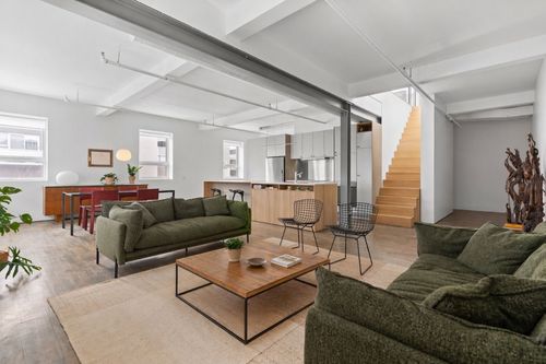 306-200 Ch. Bates, Mont Royal, QC, H3S1A3 | Card Image