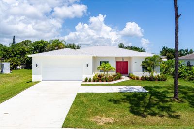 143 Sw Thornhill Drive, House other with 3 bedrooms, 2 bathrooms and null parking in Port Saint Lucie FL | Image 3