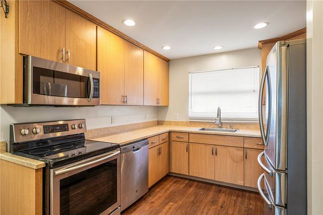 APT-204 - 540 Grove Isle Cir, House attached with 2 bedrooms, 2 bathrooms and null parking in Vero Beach FL | Image 11