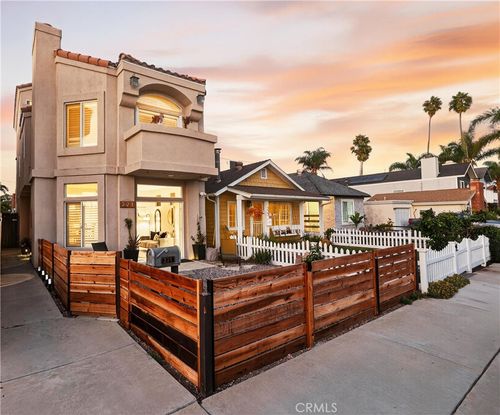 221 Elmira Ave, Huntington Beach, CA, 92648-4920 | Card Image