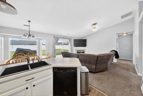 8117 Kootenay Ct, Pasco, WA, 99301-6799 | Card Image