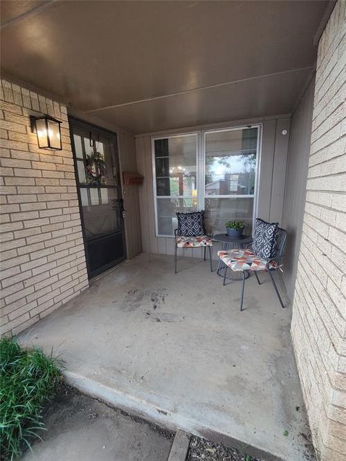 1109 W Peebly Dr, Midwest City, OK, 73110-1538 | Card Image