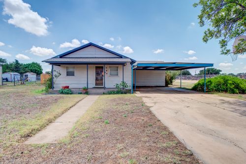 704 11th St, Shallowater, TX, 79363-5739 | Card Image