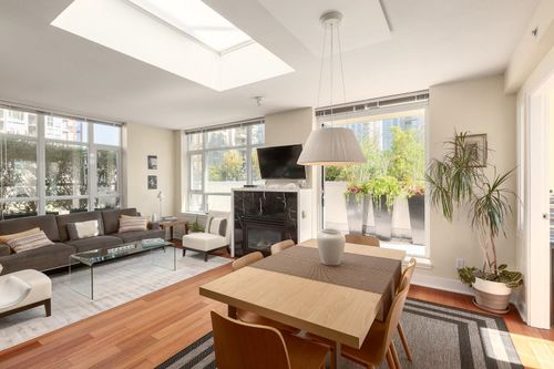 803-988 Richards St, Vancouver, BC, V6B8R2 | Card Image