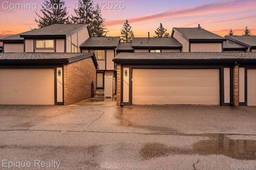 5205 Potomac Run N, West Bloomfield, MI, 48322-2128 | Card Image