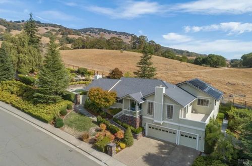 48 San Domingo Way, Novato, CA, 94945-1235 | Card Image