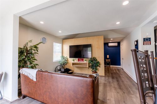 a-2010 Caplin Street, Houston, TX, 77026 | Card Image