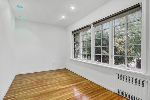316 Oriental Blvd, Brooklyn, NY, 11235-4129 | Card Image