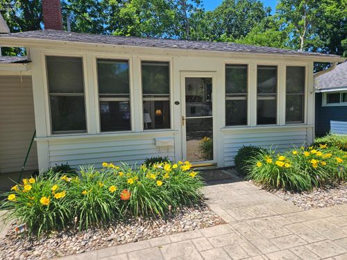 402 Oak Ave, Lakeside, OH, 43440-1441 | Card Image