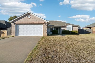 11009 E 118th Court N, House other with 3 bedrooms, 2 bathrooms and null parking in Collinsville OK | Image 1