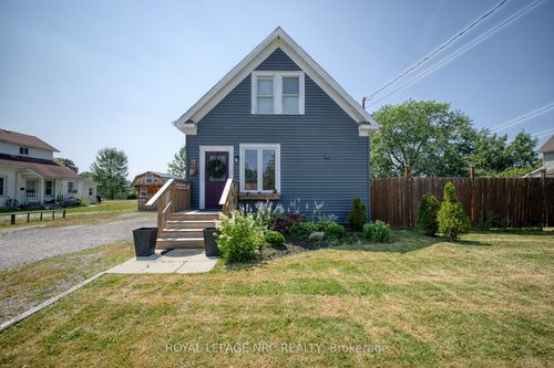 108 High St, Fort Erie, ON, L2A3P7 | Card Image