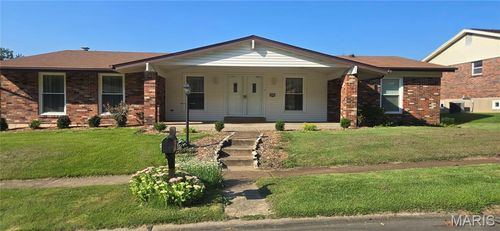 4828 Broad Oak Dr, Saint Louis, MO, 63128-2716 | Card Image