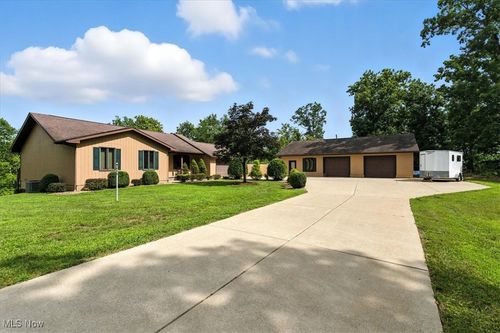 1371 N Dry Run Rd, Williamstown, WV, 26187-8189 | Card Image