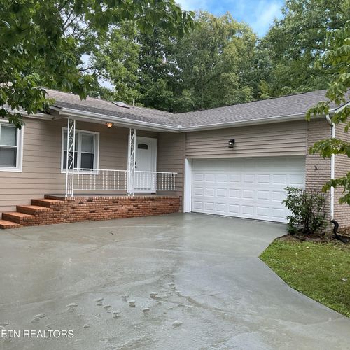 111 Eagle Ln, Crossville, TN, 38558-7167 | Card Image