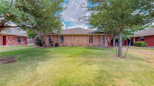 1913 Woodsman Dr, College Station, TX, 77840-6304 | Card Image