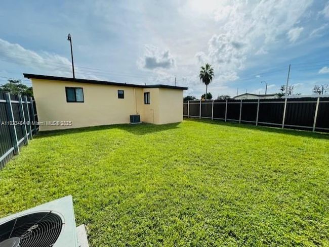 1 - 12121 Sw 216 Th St, Home with 2 bedrooms, 1 bathrooms and null parking in Miami FL | Image 5