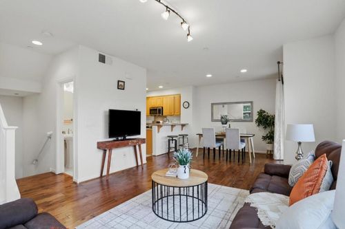 636 Messina Gardens Ln, San Jose, CA, 95133-2075 | Card Image