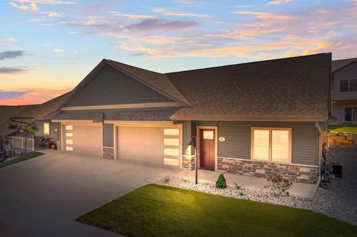 28 Sienna Hills Cir, MOUNT HOREB, WI, 53572-9500 | Card Image