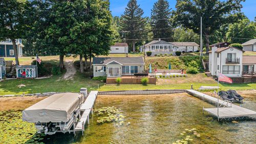 43834 Eagle Lake Dr, Paw Paw, MI, 49079-9795 | Card Image
