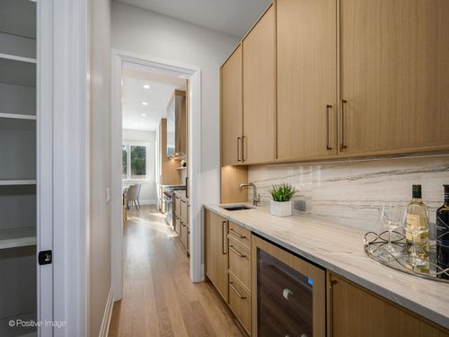 1917 Washington Ave, Wilmette, IL, 60091-2368 | Card Image