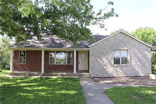 17568 Kansas Ave, Tonganoxie, KS, 66086-5208 | Card Image