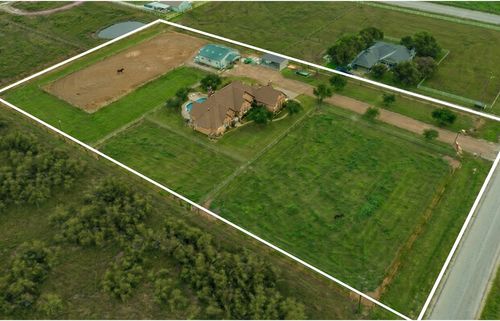 13507 Friendship Rd, Pilot Point, TX, 76258-7637 | Card Image