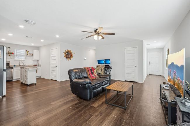 5431 Frederick Blf, House other with 3 bedrooms, 2 bathrooms and null parking in Von Ormy TX | Image 8