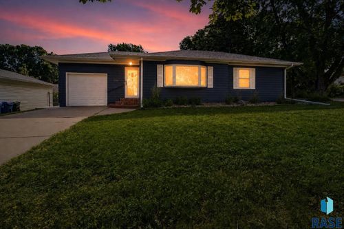 2316 S Phillips Ave Avenue, Sioux Falls, SD, 57105-3840 | Card Image