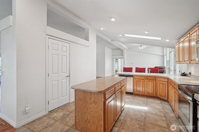 302 Oak St Sw, House other with 3 bedrooms, 2 bathrooms and 2 parking in Orting WA | Image 8