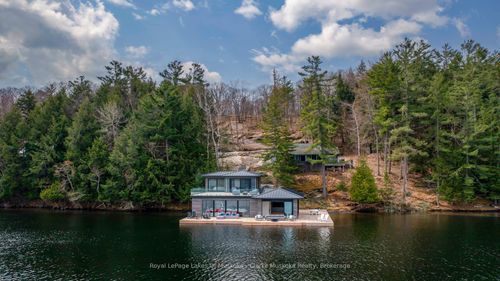 {{alt}} | Card Image