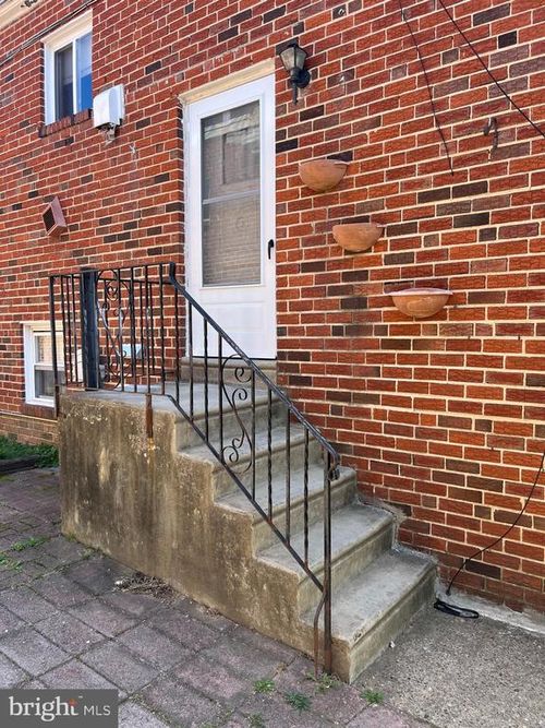 2305 Benson St, PHILADELPHIA, PA, 19152-2503 | Card Image