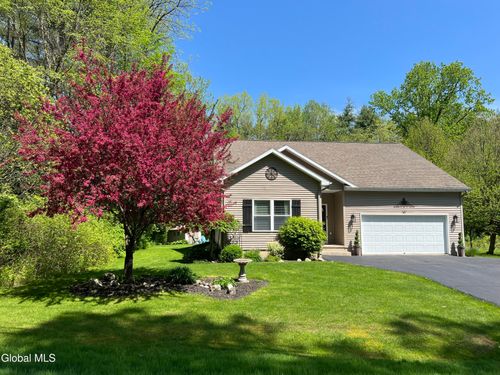 207 Sunnyside E, Queensbury, NY, 12804-7332 | Card Image