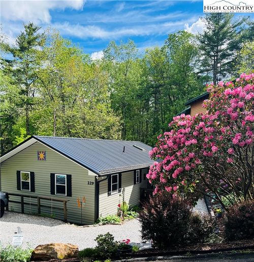 229 Spring Brook Rd, Newland, NC, 28657-8484 | Card Image