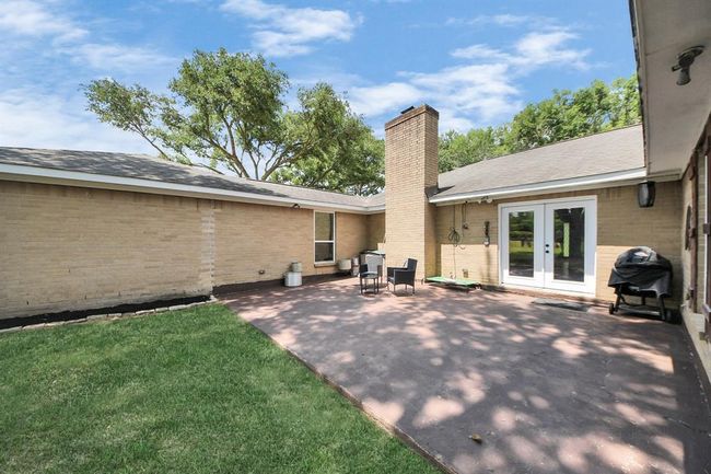 Large Back patio | Image 27
