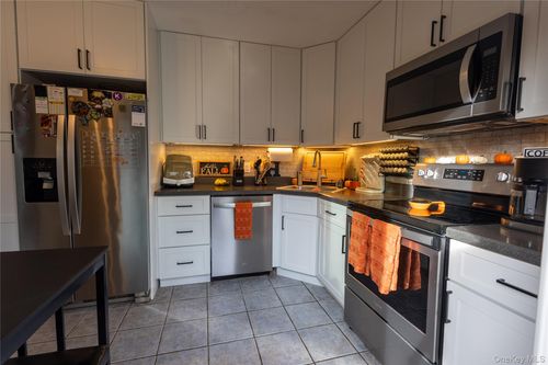 64 Yorkshire Ter, Washingtonville, NY, 10992-1233 | Card Image