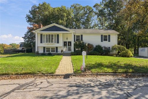 5 Lucille Dr, Greenville, RI, 02828-1811 | Card Image