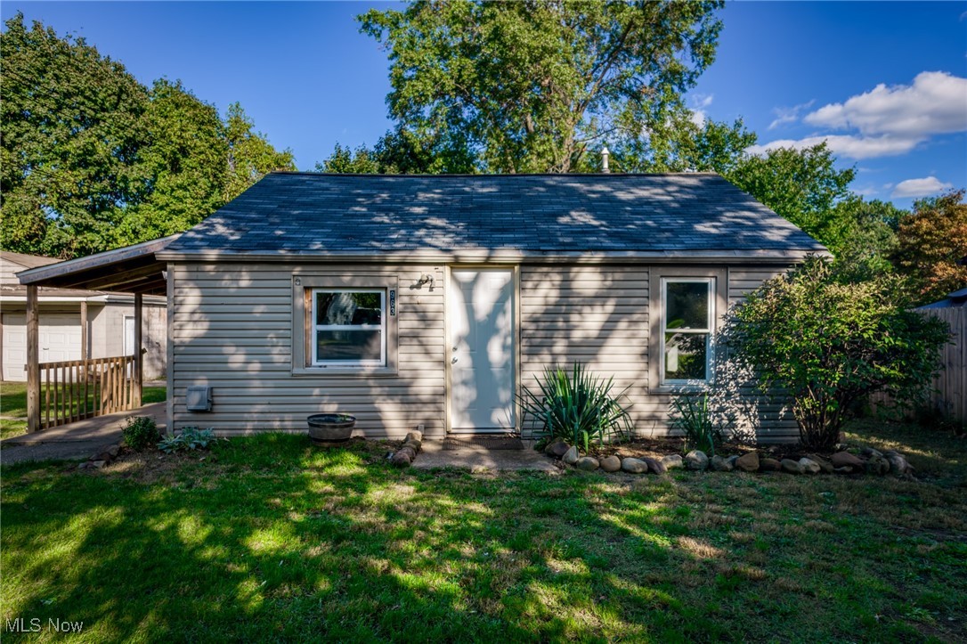 Milo White Dr, Akron, OH 44312