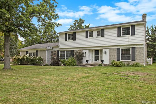 26031 Hidden Ln, Grosse Ile, MI, 48138-1825 | Card Image