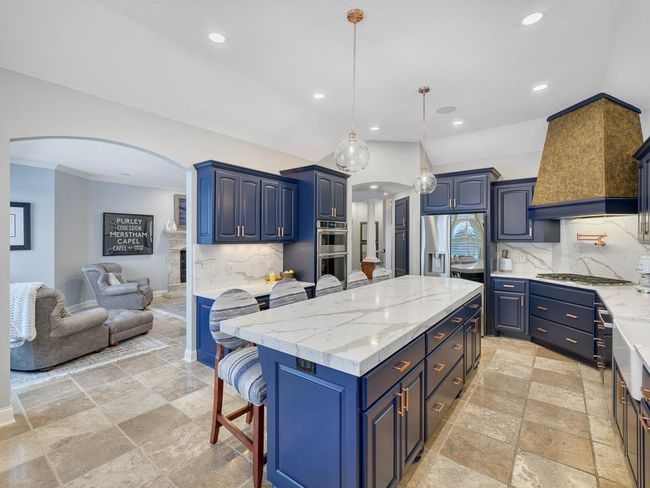 Expansive center island with space for 5 stools! | Image 10