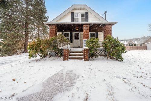 6352 Crossview Rd, Seven Hills, OH, 44131-3105 | Card Image