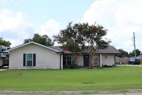 300 Estate Dr, Houma, LA, 70364-2840 | Card Image