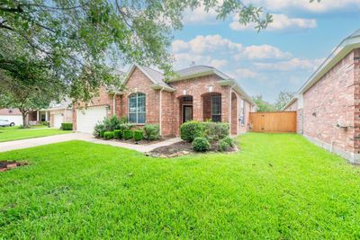 5211 Valley Bluff Lane, House other with 3 bedrooms, 3 bathrooms and null parking in Katy TX | Image 2