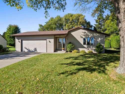 827 Nicholas Court, Manitowoc, WI, 54220 | Card Image