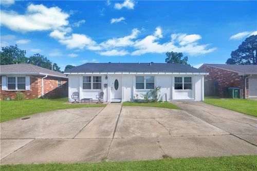 218 Holy Cross Pl, Kenner, LA, 70065-4058 | Card Image