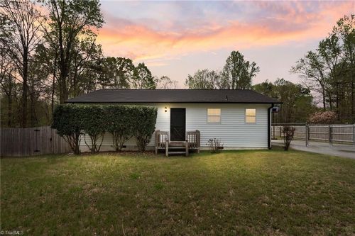 569 Pilot Circle, Thomasville, NC, 27360 | Card Image