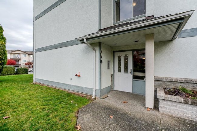 203 - 33225 Old Yale Road, Condo with 2 bedrooms, 1 bathrooms and 12 parking in Abbotsford BC | Image 4