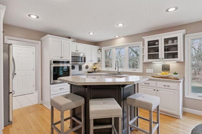 Stainless steel KitchenAid appliances + deep stainless sink with Kohler spring handle 3-way function faucet | Image 17
