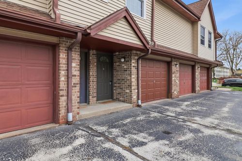 d-2077 S 102nd Street, WEST ALLIS, WI, 53227 | Card Image